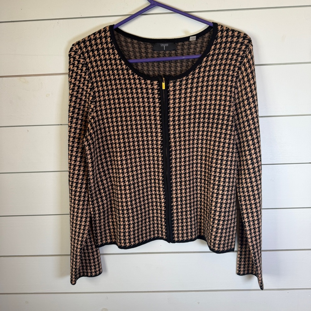 Tahari Black and Tan Houndstooth full zip sweater women’s size medium